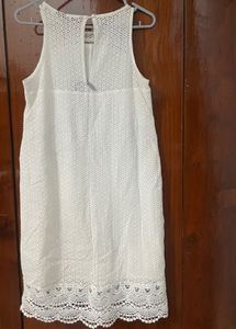 White Lace Sleeveless Dress