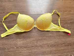 La Senza Plunging Bra In Neon Green Colour 34 D