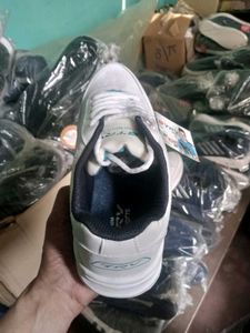 NEW NO USED SPORTS SHOES FOR MEN.