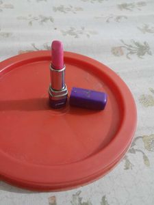 Buy 2 lipsticks Get two lipstick free
