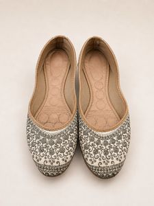 Embroidered Juttis/Mojaris