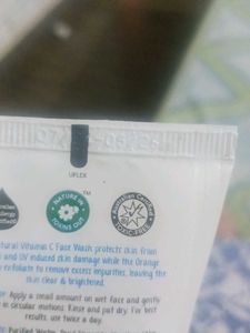 The Mom's Co Natural Vitamin C FAce Wash