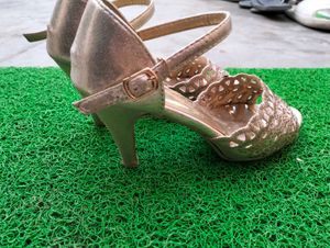 Golden Colour Beautiful Heel And Suit