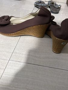 Chic Brown Peep-Toe Flats with Bow Detail
