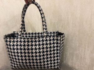 Houndstooth Print Tote Bag with zip