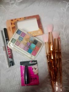 Eye Shadow Palette &amp; Brush Set
