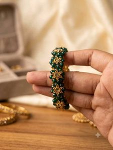 Elegant Green Beaded Bracelet