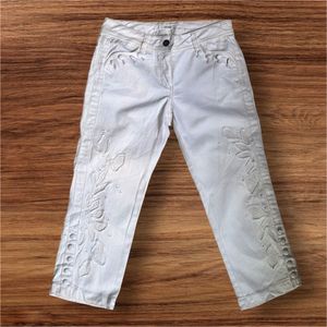 Chic 2000s White Cropped Embroidered Jeans