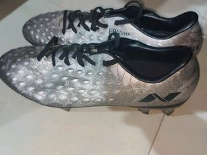 Nivia Mens Football Shoes. Unused. No Offer Coins