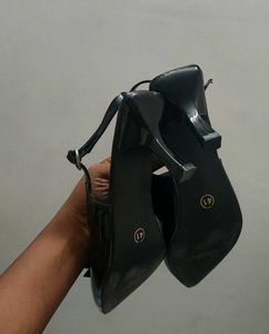 Chic Black Bow Slingback Heels