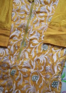 Elegant Yellow Embroidered Kurta Set🥰