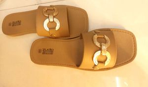 zudio Stylish Gold Chain Slides