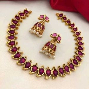 Traditional Indian Necklace & Earrings Set