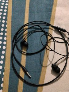 Black Wired Earphones