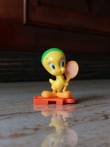 Badminton Tweety Kinder Joy Figure