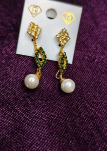 Dangling Pearl Earrings