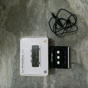 Behringer U-Phoria UM2 Audio Interface