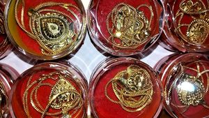 Elegant Gold Chain Collection