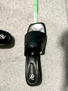 Chic Black Quilted Slides