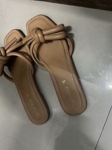 Luna Blu Women's Tan Knotted Sandals