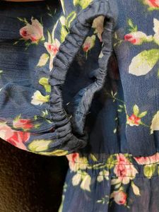 🌸 Beautiful Floral Top + Black Jeans Combo Set 🖤