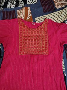 Elegant Kurta Set with Intricate Embroidery