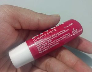 NIVEA Cherry Shine Lip Balm