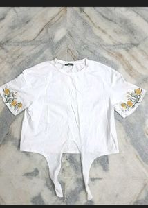 🪡🧵White Floral Embroidered Top