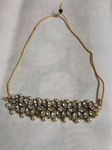 Elegant Choker Necklace with Pearls