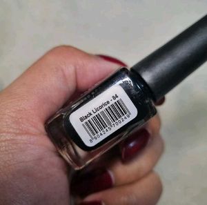 Nykaa Nail Enamel - Classic Black