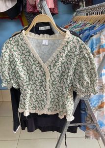 Green Floral Puff Sleeve Blouse top
