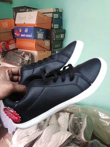 NEW NO USED CASUAL SHOES FOR MEN AND WOMEN.