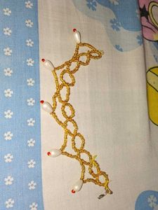 Golden nosepin chain