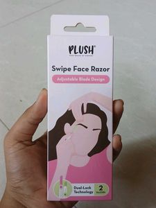 PLUSH Swipe Face Razor 2pk