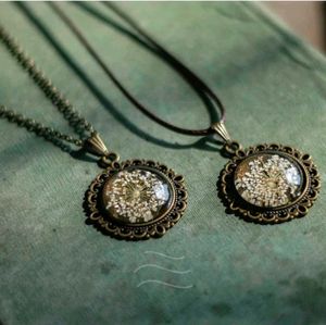 Vintage Floral Pendant Neckpiece
