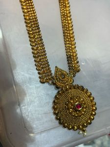 Elegant Gold-Plated Necklace with Pendant