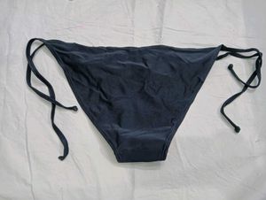 💛 Chic Navy Blue Bikini Bottom with Chain Detail