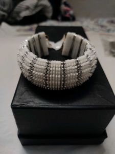 Elegant White &amp; Silver bracelet