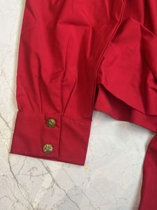 women’s red top