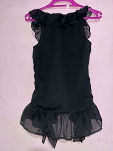 Black Ruffled Chiffon Peplum Camisolea sheer fabri