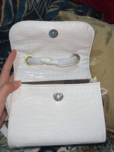Chic White Crocodile Embossed Handbag