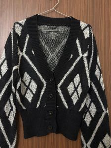 Stylish Black &amp; White Cardigan