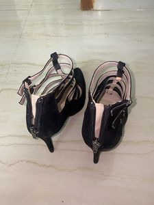 Chic Black Heels with Strappy Detail