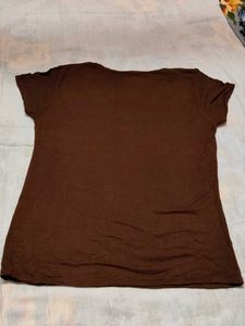 ELLE Paris V-Neck T-Shirt