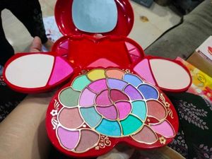 Heart Shaped Compact Powder
