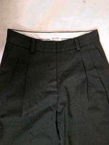 Sienne Forget Green Heavy Barrel Legged Slacks