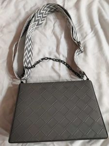 Stylish Grey Handbag with Geometric Strap