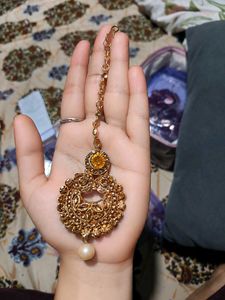 Elegant Golden Maang Tikka with Pearl