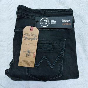 Wrangler Silver Shield Jeans - Size 38 x2