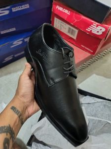Louis Vuitton Men's Black Leather Formal Shoes